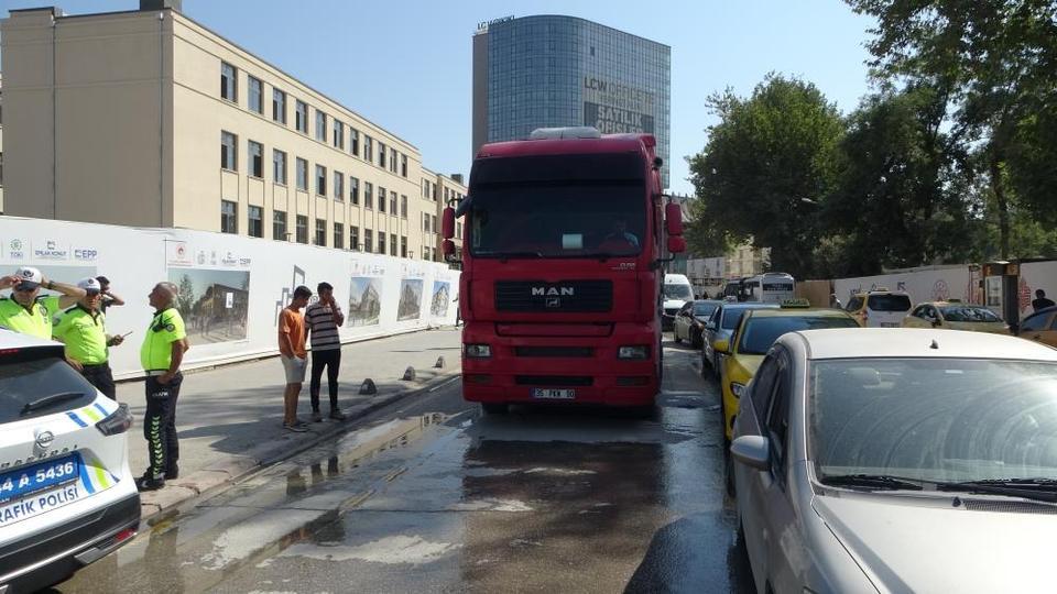 Tır yayaya çarptı: 1 yaralı