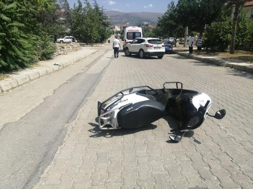 Motosiklet kazasında 2 kişi yaralı