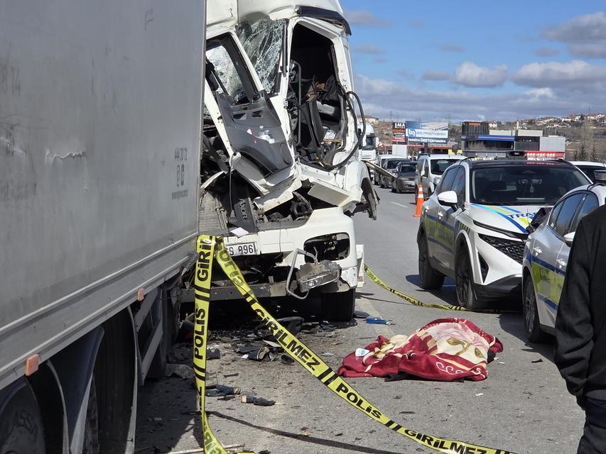 Tıra çarpan tanker şoförü hayatını kaybetti