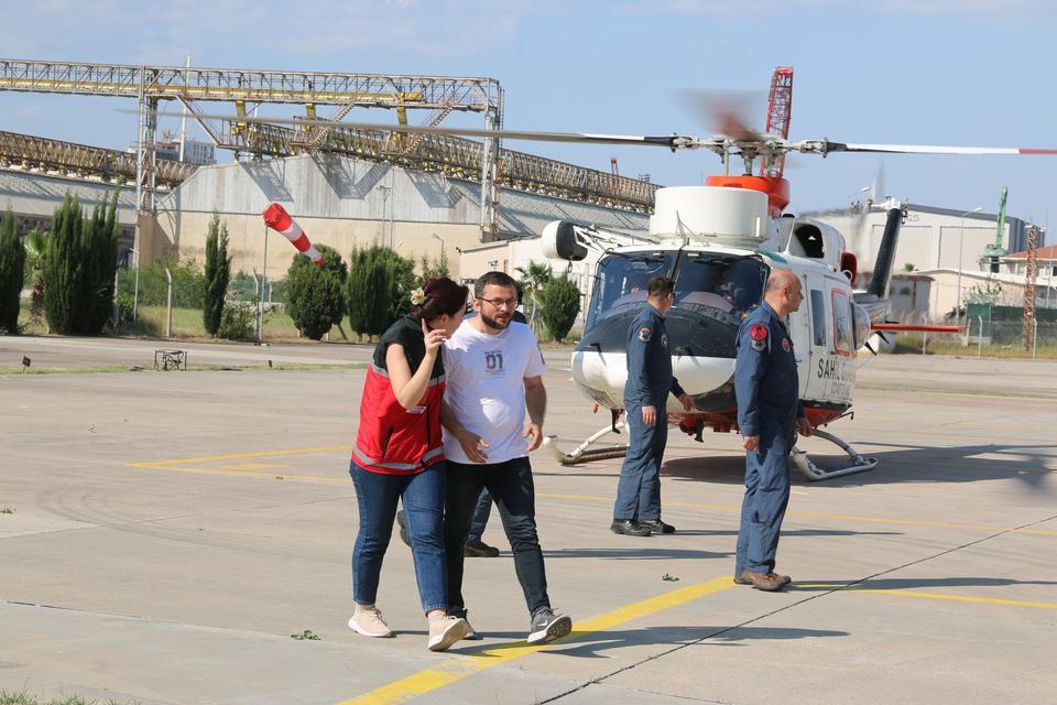 ANTALYA'DA TELEFERİK OPERASYONU 23 SAATTE TAMAMLANDI, 174 KİŞİ KURTARILDI AFAD BAŞKANI OKAY MEMİŞ: "HEYELAN OLDUĞUNA İLİŞKİN OLARAK HENÜZ BİR TESPİT BULUNMAMAKTADIR" "TELEFERİK DİREĞİNİN TEPESİNDEKİ BİR VİDA KIRIĞI NETİCESİNDE BU KAZANIN MEYDANA GELDİĞİNİ İFADE ETMEK İSTERİM"