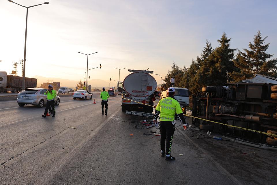 Çevre Yolu'nda yakıt tankerine çarpan sürücü hayatını kaybetti
