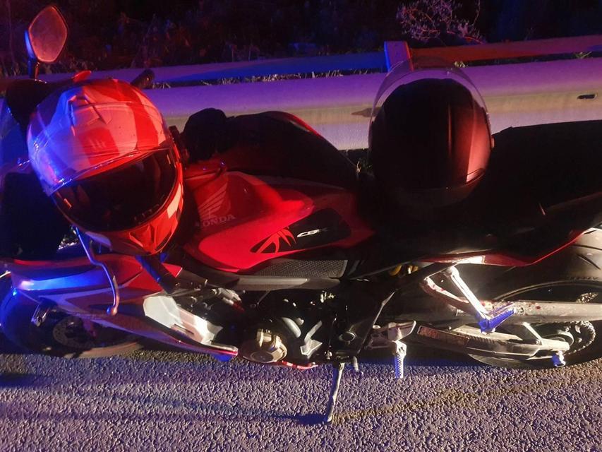 Motosiklet bariyere çarptı: 2 kişi yaralandı