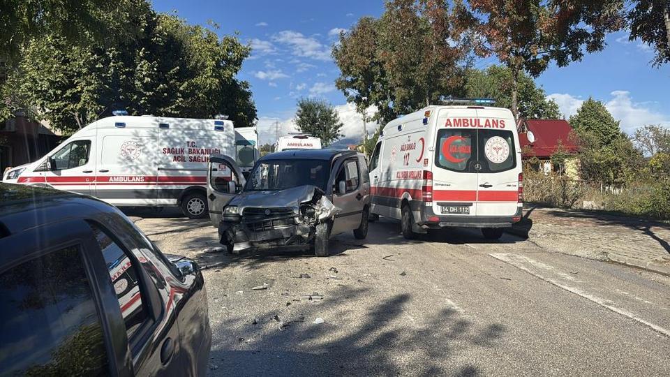 İki araç çarpıştı: 4'ü çocuk 5 yaralı