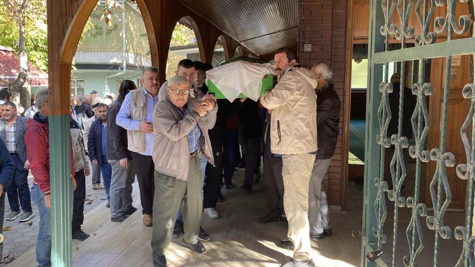 70 yaşındaki kadın boynu kesilmiş halde bulundu