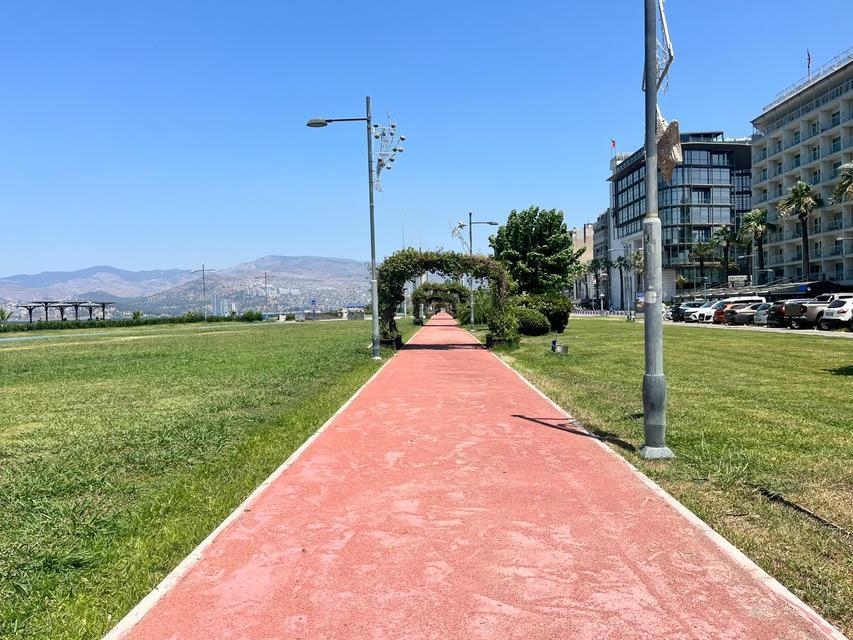İZMİR KORDON'DA 'SICAK' SESSİZLİK SICAK HAVA İZMİRLİLERİ EVLERE KAPATTI