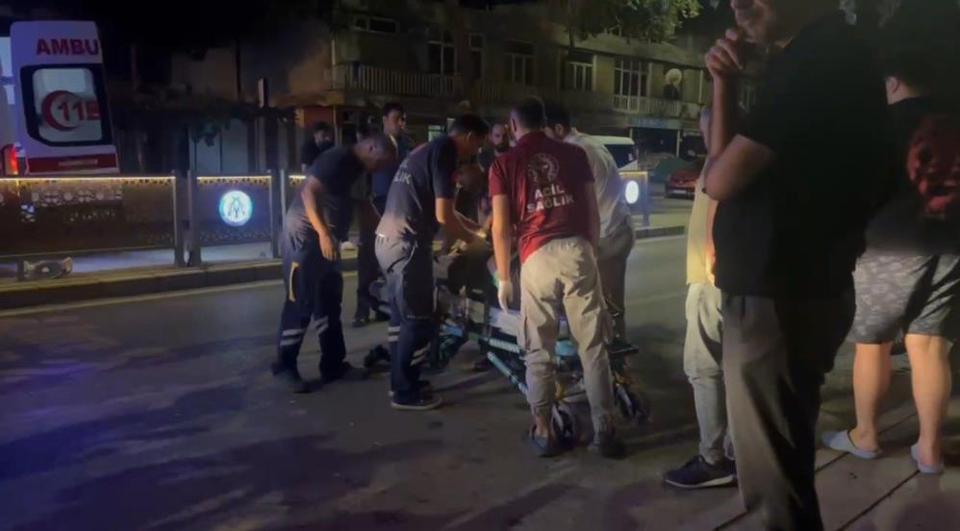 Motosiklet yayaya çarptı: 2 yaralı