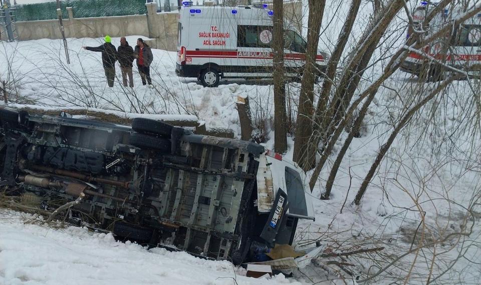 İşçi servisi şarampole yuvarlandı: 6 yaralı