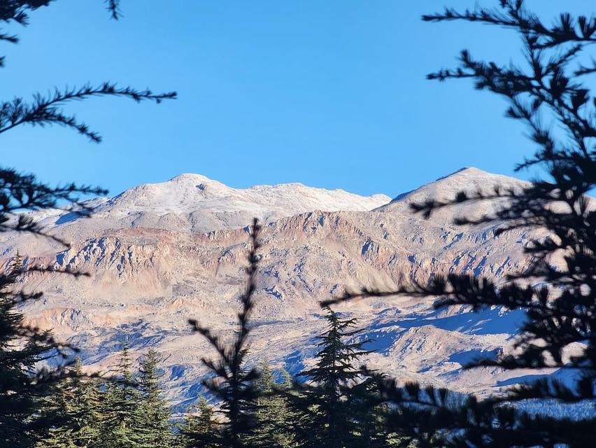 Antalya'nın Kaş ilçesinde yüksek kesimlere kar yağdı