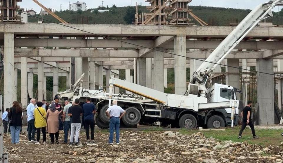 İnşaatta beton mikseri devrildi: 26 yaşındaki genç hayatını kaybetti