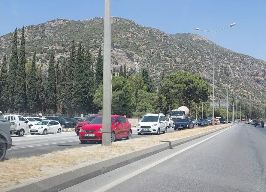 Söke yolu kilit; Nereye gidiyorsunuz?