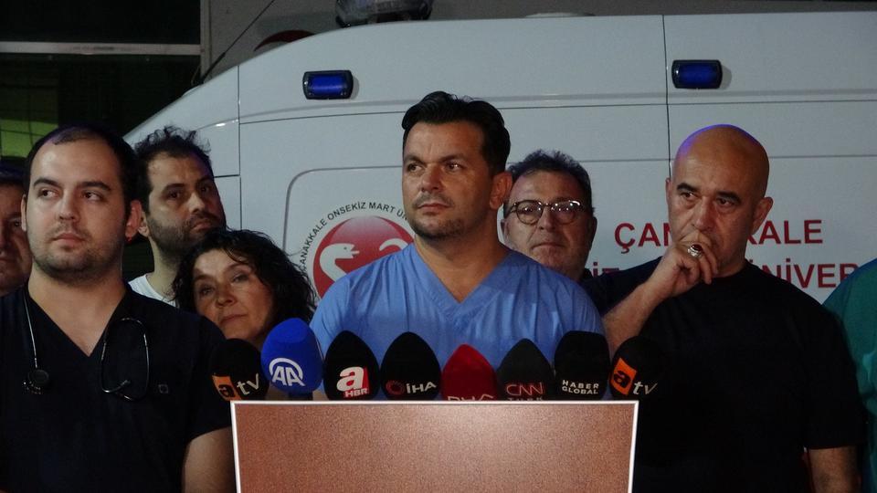 ÇANAKKALE'DE KALP KRİZİ GEÇİREN CEM YILMAZ ANJİYO OLDU, 2 GÜN HASTANEDE KALACAK PROF. DR. ERCAN AKŞİT: "ŞU AN DURUMU STABİL. 2 GÜN BOYUNCA TAKİBİNİ BURADA DEVAM ETTİRMEYİ PLANLIYORUZ"