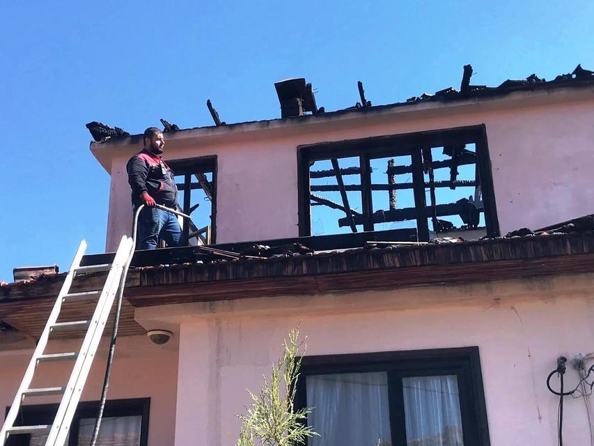 Gözleme yapmak isterken evi yaktı