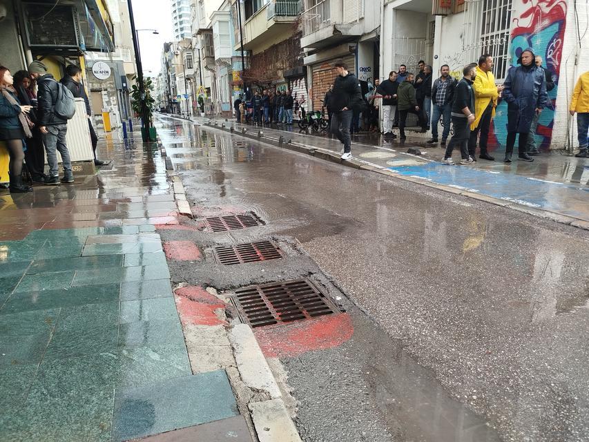 İZMİR'DE 2 KİŞİNİN ÖLDÜĞÜ ELEKTRİK AKIMI OLAYINDA KEŞİF YAPILIYOR FACİANIN GERÇEKLEŞTİĞİ YERDEKİ MAZGALLARIN ÇEVRESİ KAZILDI YURT DIŞINDAN GELEN TANIK OLAY YERİNDE İFADE VERDİ