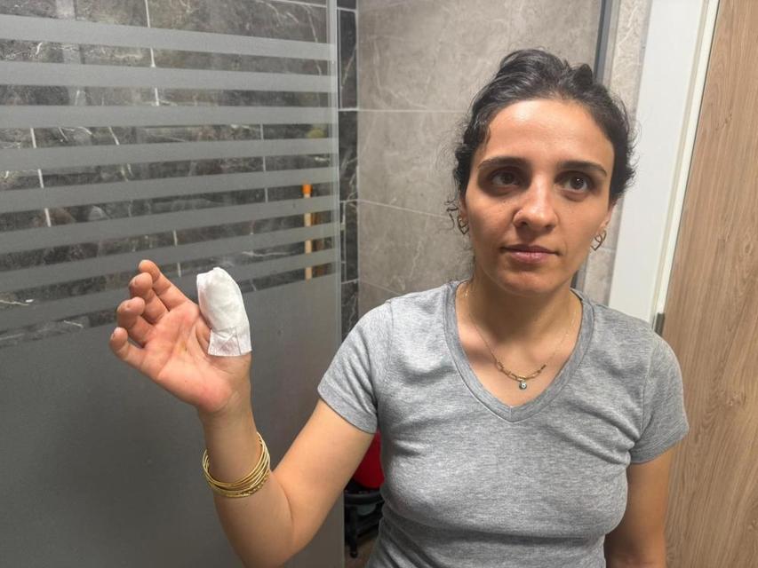 Üzerine duş kabini düşen kadın hastanelik oldu