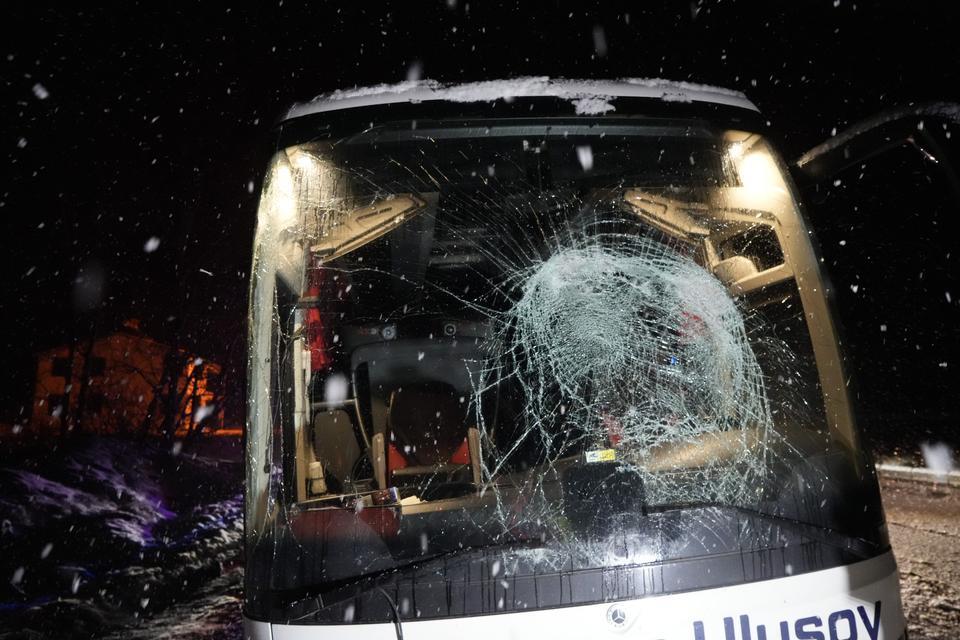GÜMÜŞHANE'DE YOLCU OTOBÜSÜ KAZA YAPTI: 2'Sİ ÇOCUK 14 YARALI