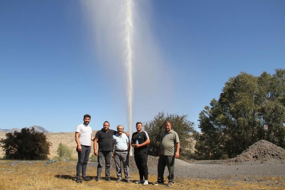 Çiftçinin petrol sevinci su sevincine dönüştü