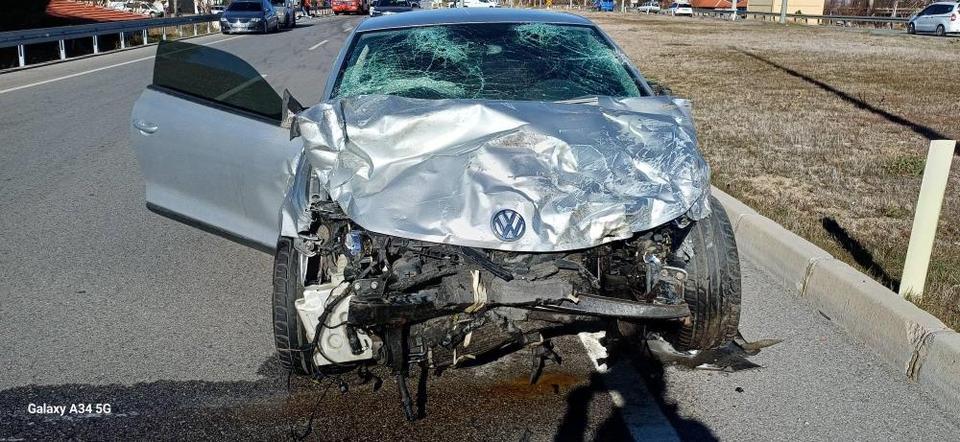 İki aracın çarpıştığı kazada yaşlı sürücü hayatını kaybetti