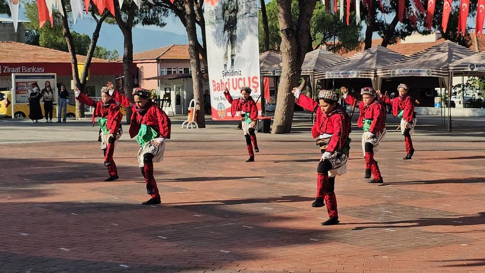KUYUCAK'TA KURTULUŞ COŞKUSU MEYDANLARA SIĞMADI