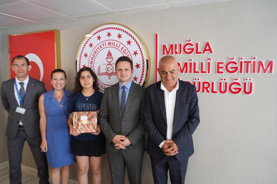 Öğrencilerin değerli eserleri ödüllendirildi