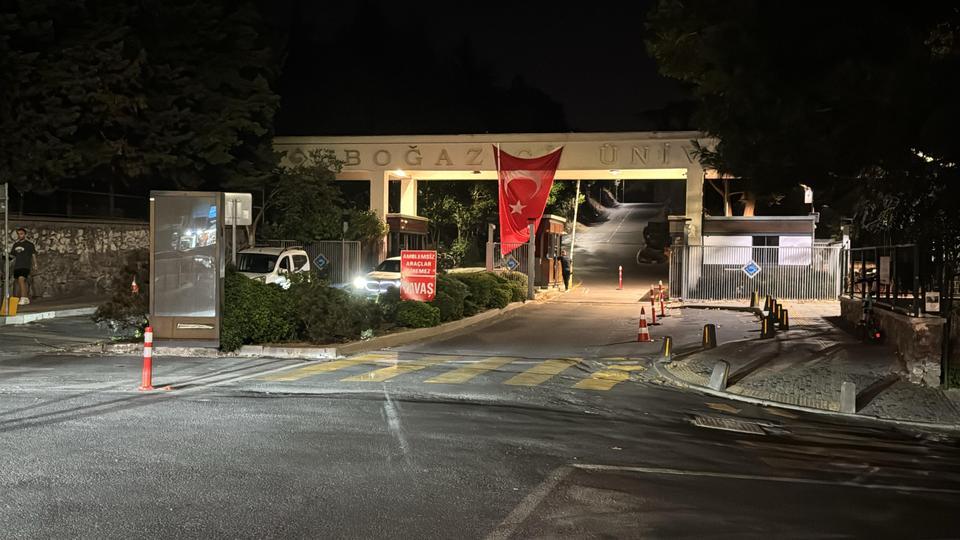 Üniversite kampüsünde genç kızı öldürüp intihar etti