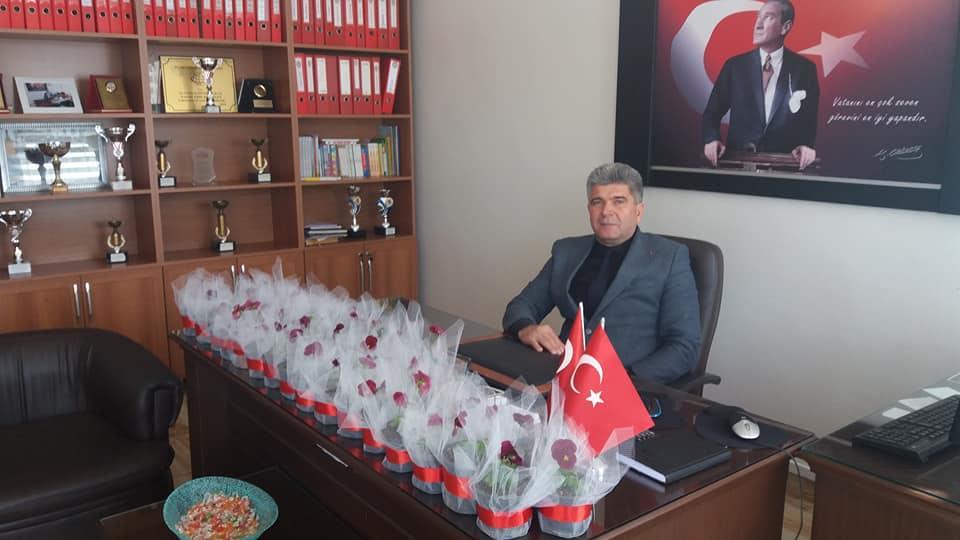 Didim’de şube müdürünün acı günü: Anne ve babasını sekiz saat arayla kaybetti