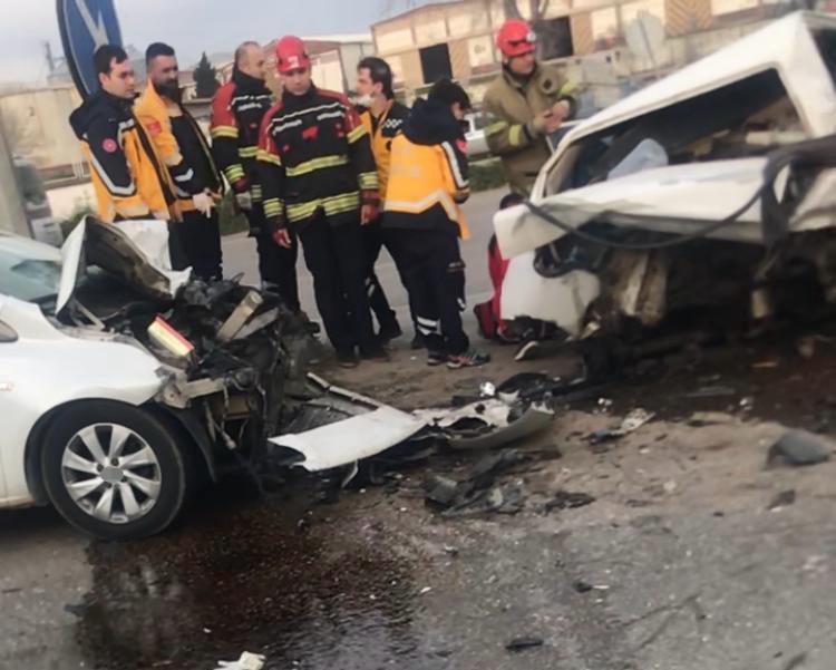 4 araçlı zincirleme kaza: 1 ölü, 1 yaralı