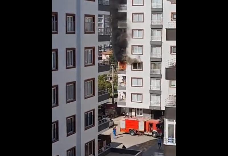 Apartman dairesi çıkan yangında kullanılamaz hale geldi