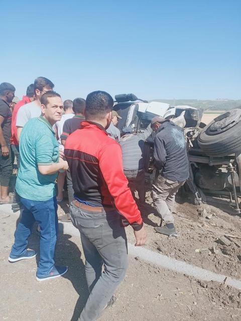 Kontrolden çıkan tır devrildi: 2 yaralı