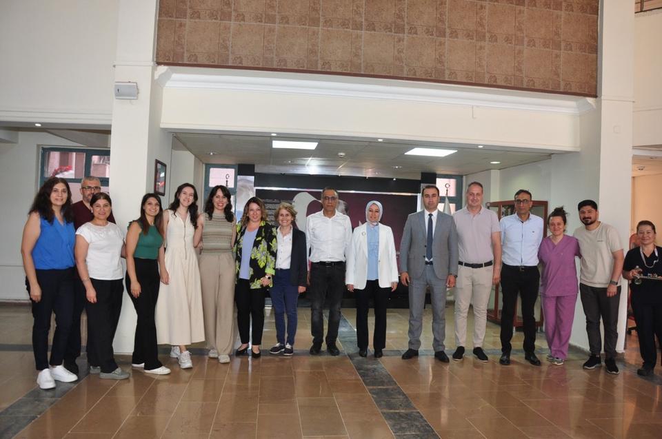 Aydın Devlet Hastanesi’nde bayram coşkusu: Sağlık çalışanları bayramlaştı