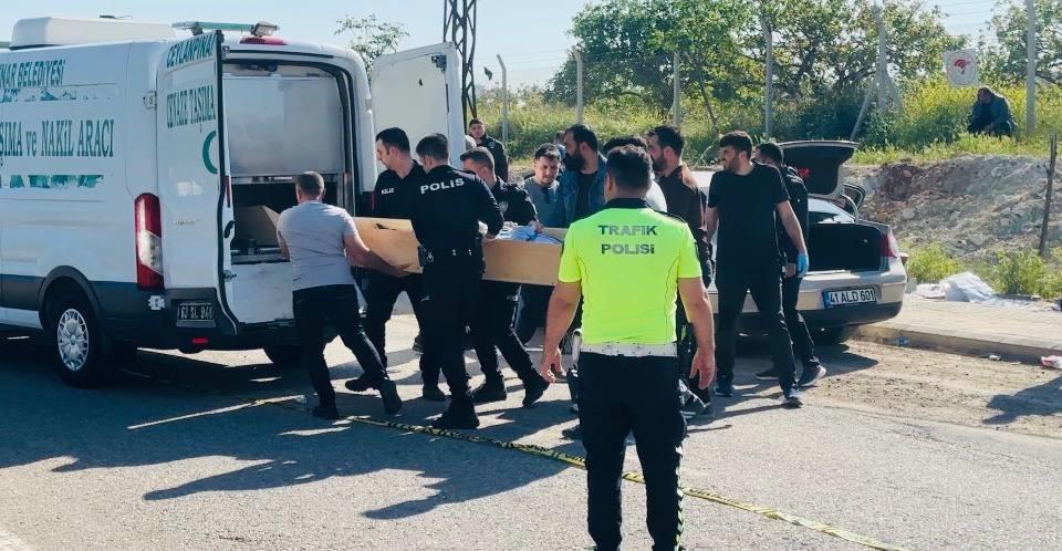 Park halindeki otomobilin içerisinde ölü bulundu
