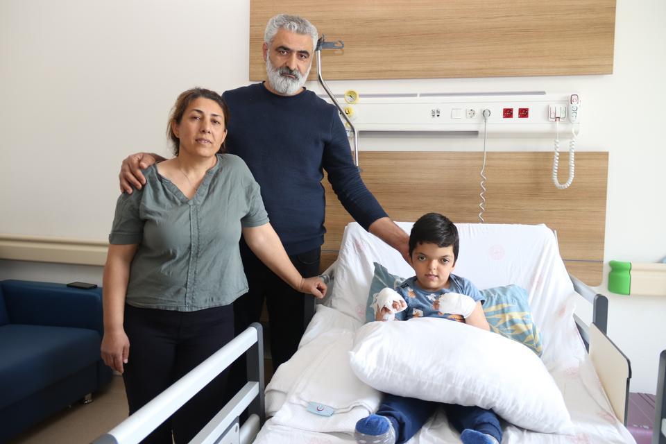 Doktorların ismini yeni duyduğu rahatsızlık tedavi edildi, 10 parmağı açıldı