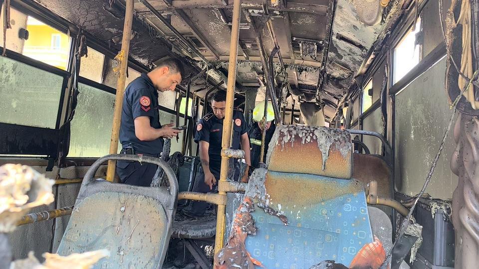 Park halindeki midibüste yangın çıktı