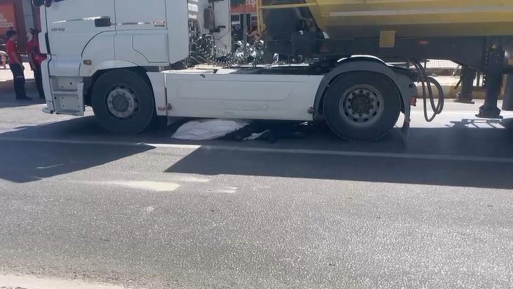Yolun karşısına geçiyordu... Korkunç kazada hayatını kaybetti