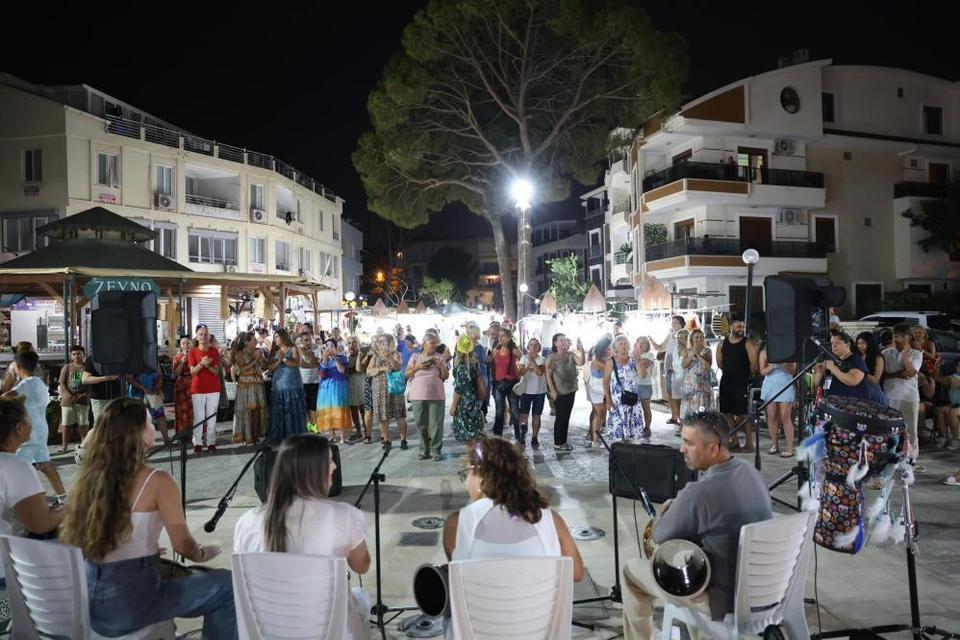 Didim Belediyesi, Altınkum Sanat Sokağı’nda sanat ve dayanışmayı buluşturdu