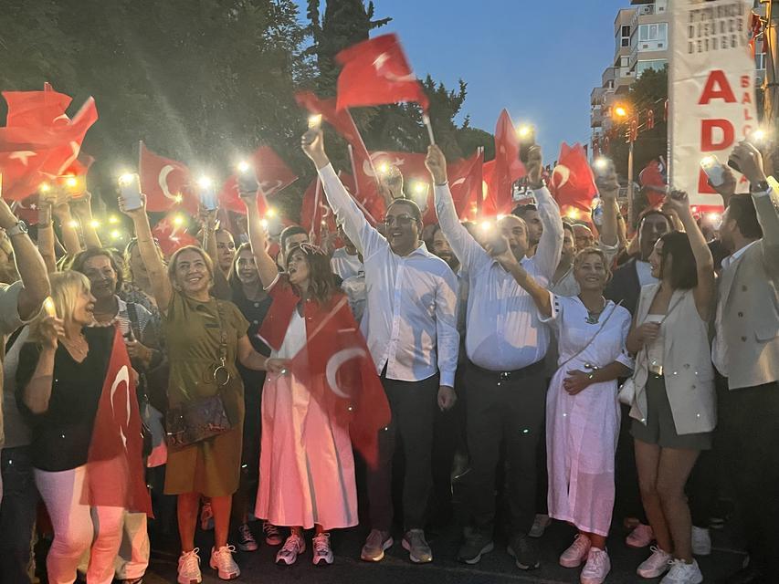 Balçova’da Zafer Bayramı coşkusu halk danslarıyla birleşti