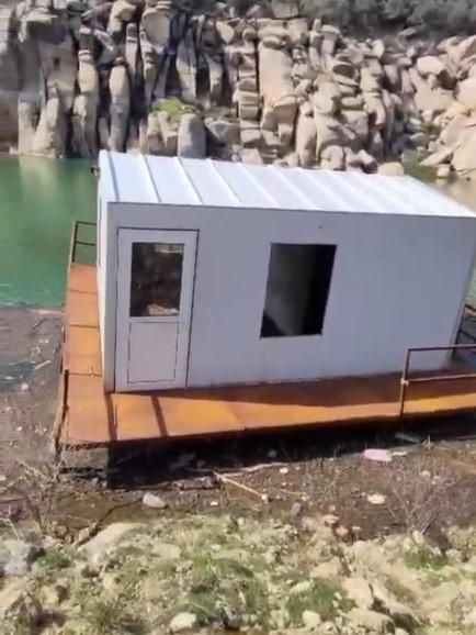 Çine Barajı'nda yüzen ev