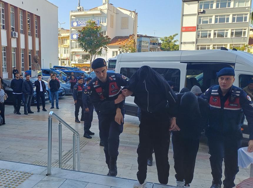UYUŞTURUCU OPERASYONUNDA YAKALANAN 98 ŞÜPHELİ ADLİYEYE SEVK EDİLDİ
