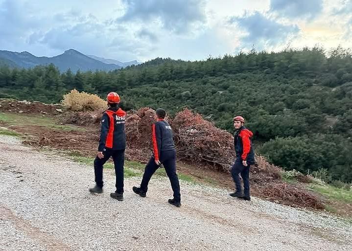 Kayıp yaşlı kadın ormanlık alanda aranıyor