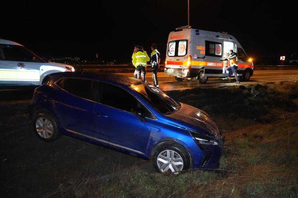 Kontrolden çıkan otomobil şarampole devrildi, sürücü kayıplara karıştı