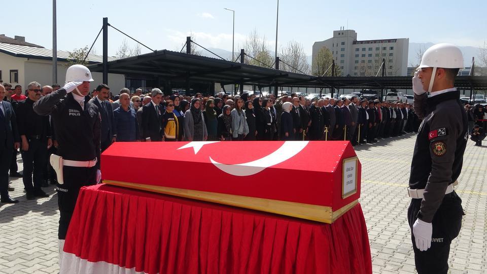 Kalp krizi geçiren komiserin cenazesi memleketine uğurlandı