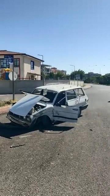 Zincirleme trafik kazası: 1 yaralı