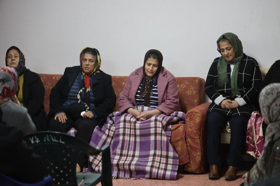 Yürek yakan veda: Anne-babasını kaybeden siyam ikizlerini ölüm ayırdı