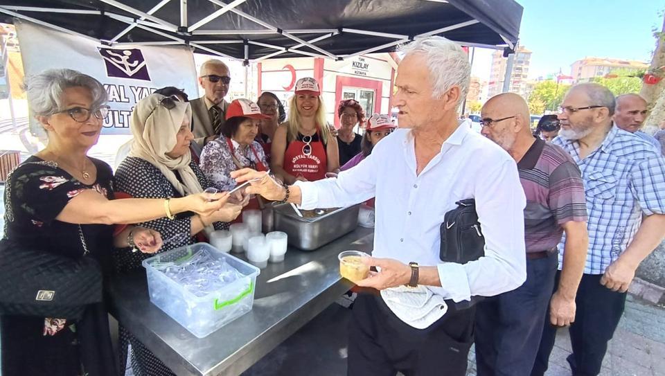 Sevgi Yolu'nda aşure ikramı