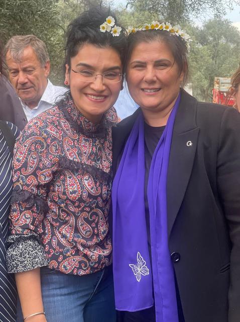 Gamze Yolcu Metin, Özlem Çerçioğlu