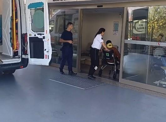 GÖÇMEN TEKNESİ KAYALIKLARA ÇARPTI: 4 YARALI
