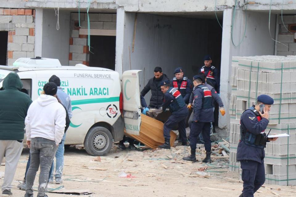 5. kattan asansör boşluğuna düşen işçi hayatını kaybetti