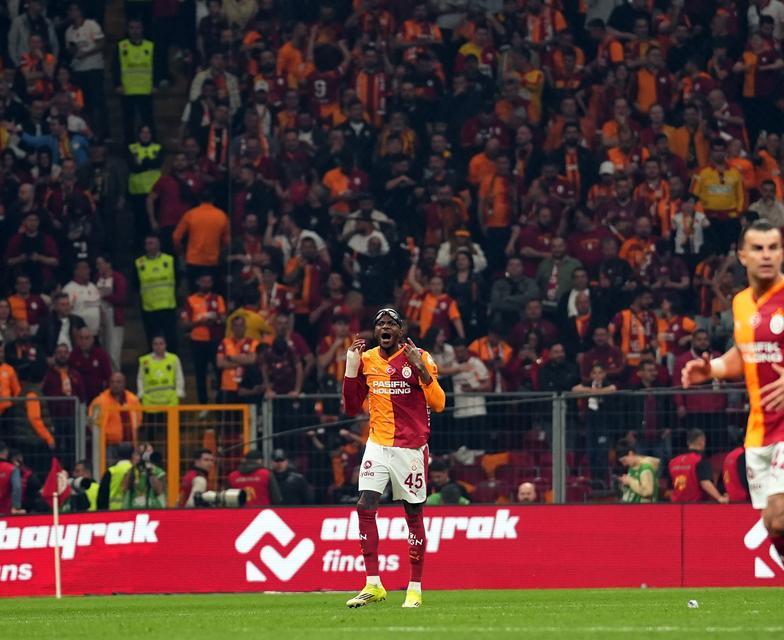 Galatasaray, Fenerbahçe ile puan farkını 7’ye çıkardı