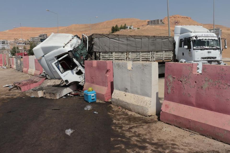 Kardeşlerin tırları çarpıştı: Ağabey hayatını kaybetti