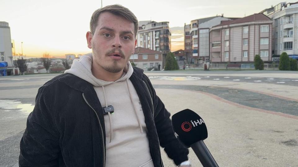 13 yaşındaki çocuk, parkta bıçaklandı