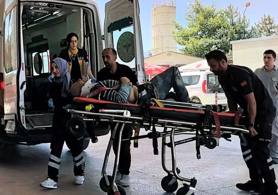 İNŞAATIN 2. KATINDAN DÜŞEN İŞÇİ AĞIR YARALANDI, ÇOCUKLARINI SAYIKLADI